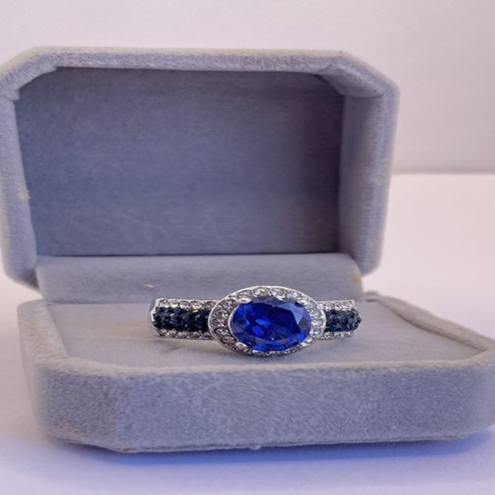 BLUE SAPPHIRE WEDDING RING​